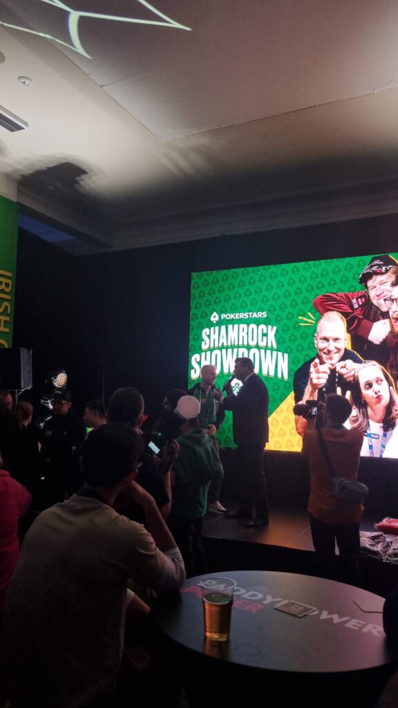 Siegerehrung des Shamrock Showdown der Irish Open 2025 im Craic Den