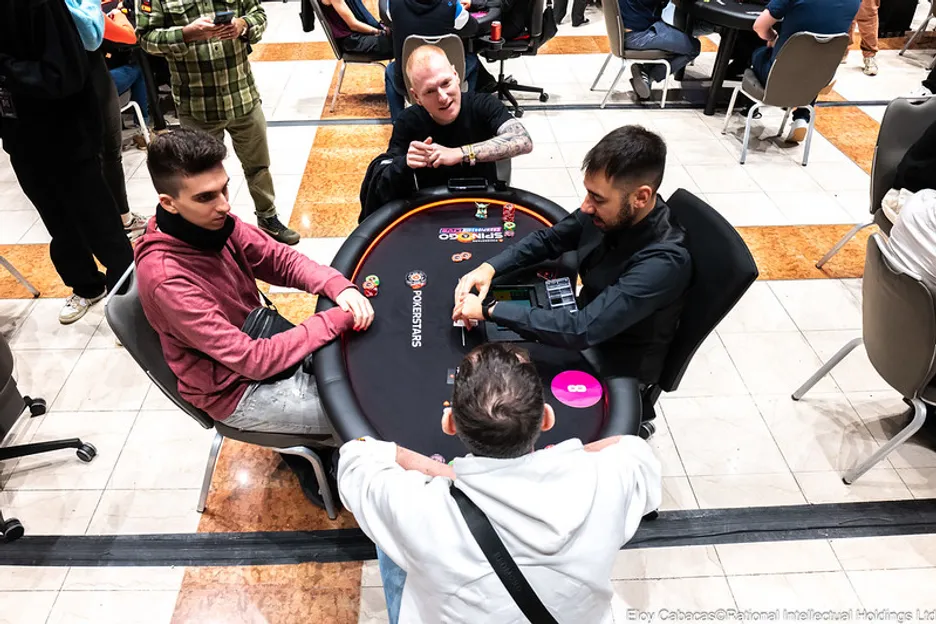 Felix "xflixx" Schneiders spielt ein Spin & Go bei der EPT Monte-Carlo