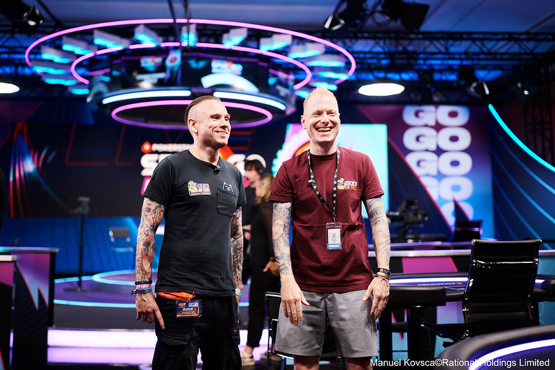 Moritz und Felix "xflixx" Schneiders bei der Spin and Go Championship Live der EPT Barcelona